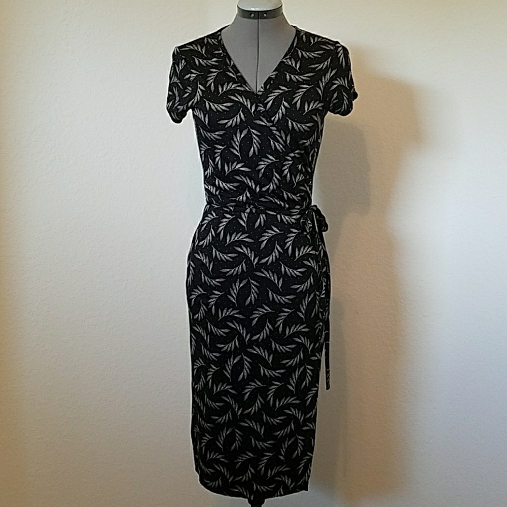 Banana Republic Black Wrap Short Sleeve Dress Sma